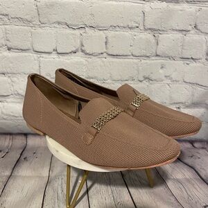 Skechers Brown woman’s knit Loafers with Gold chain Accent sz8